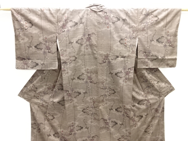  未使用品　雲に蔦の実模様織り出し本場泥大島紬着物(5マルキ)